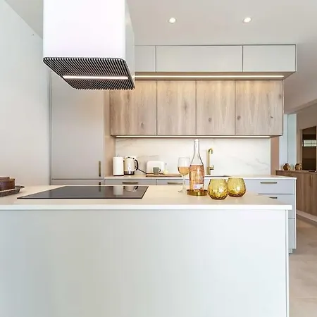 112-stunning Beachfront In Apartment