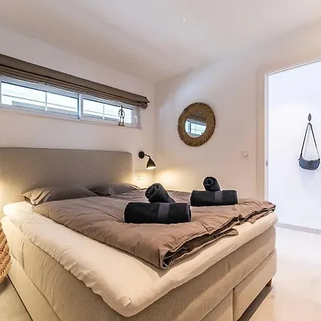 112-stunning Beachfront In Apartment